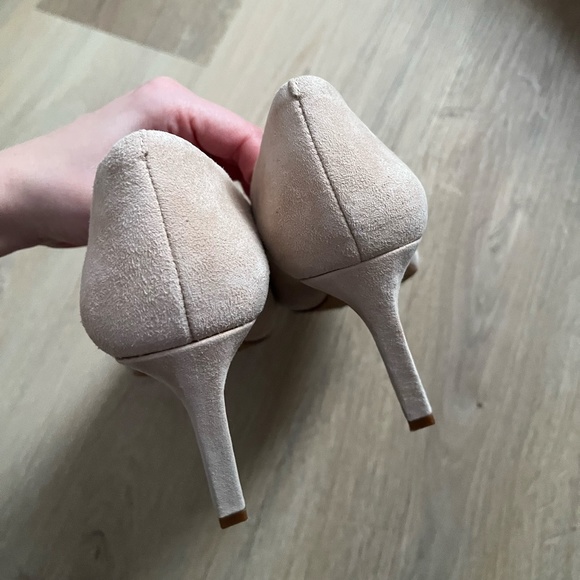 NW Vince Camuto Retsie Pump/ Heels, Nude Suede Pointed-Toe Pumps - Picture 5 of 8